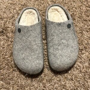 Women’s size 37 Birkenstock house shoes
